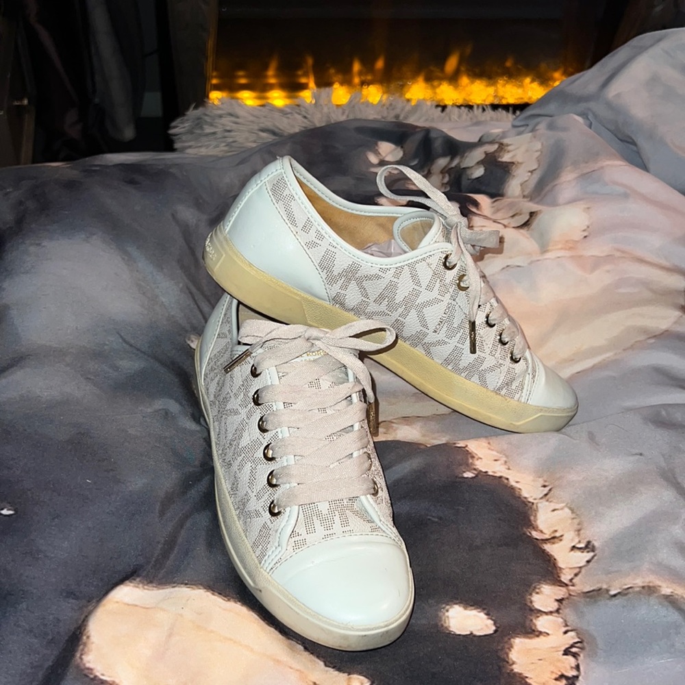 Women's Michael Kors White Lace up Sneakers .. need cleaning…